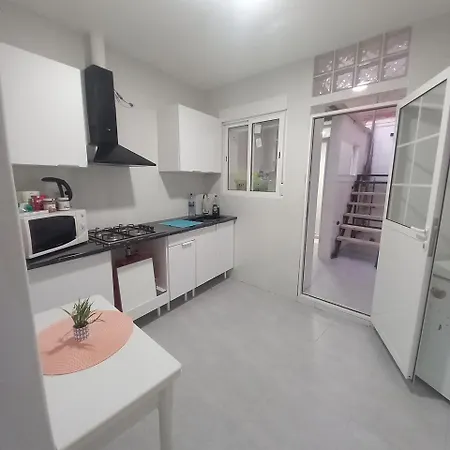 Clavelina Economy Calle Julio Antonio * Alicante